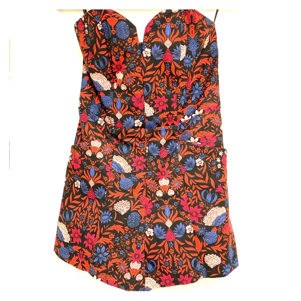 Strapless structure romper